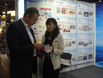 Discussing with customer