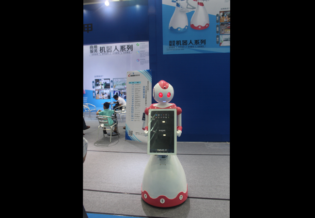 丽湾今甲商用服务机器人